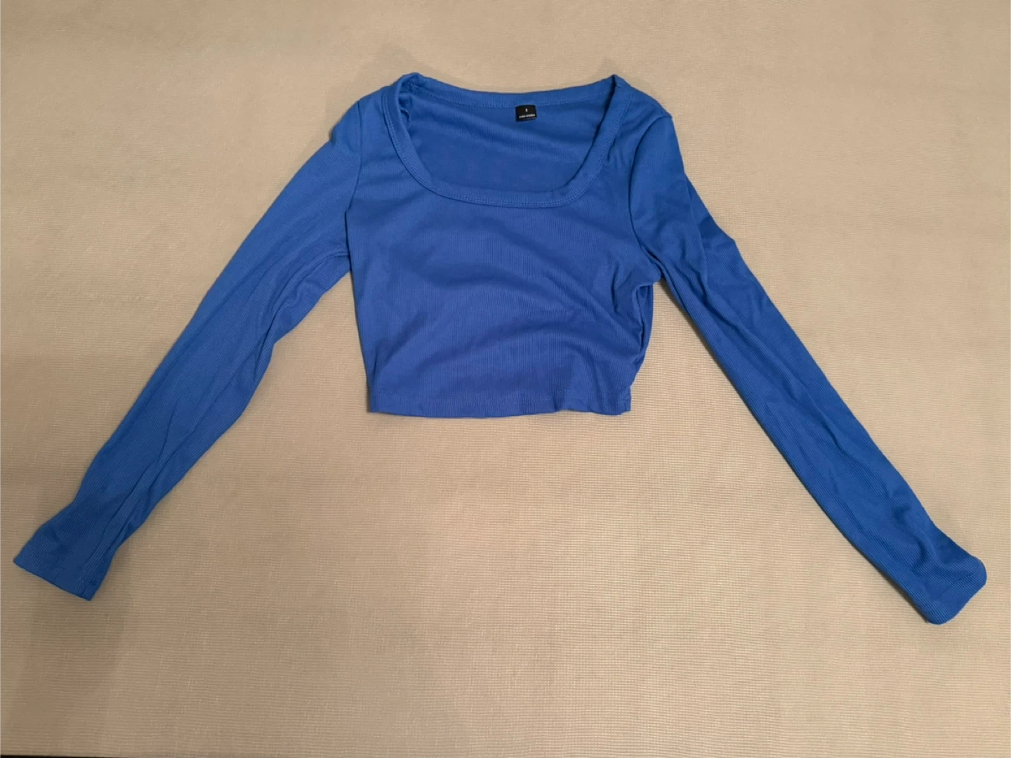 Blue long sleeve crop top