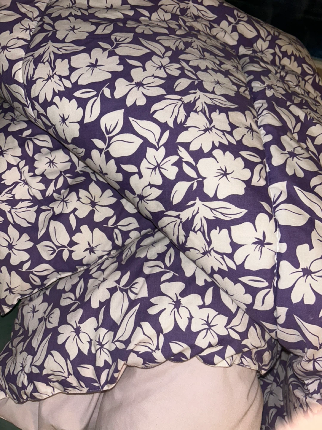 Queen size comforter, Purple and whiteFloral