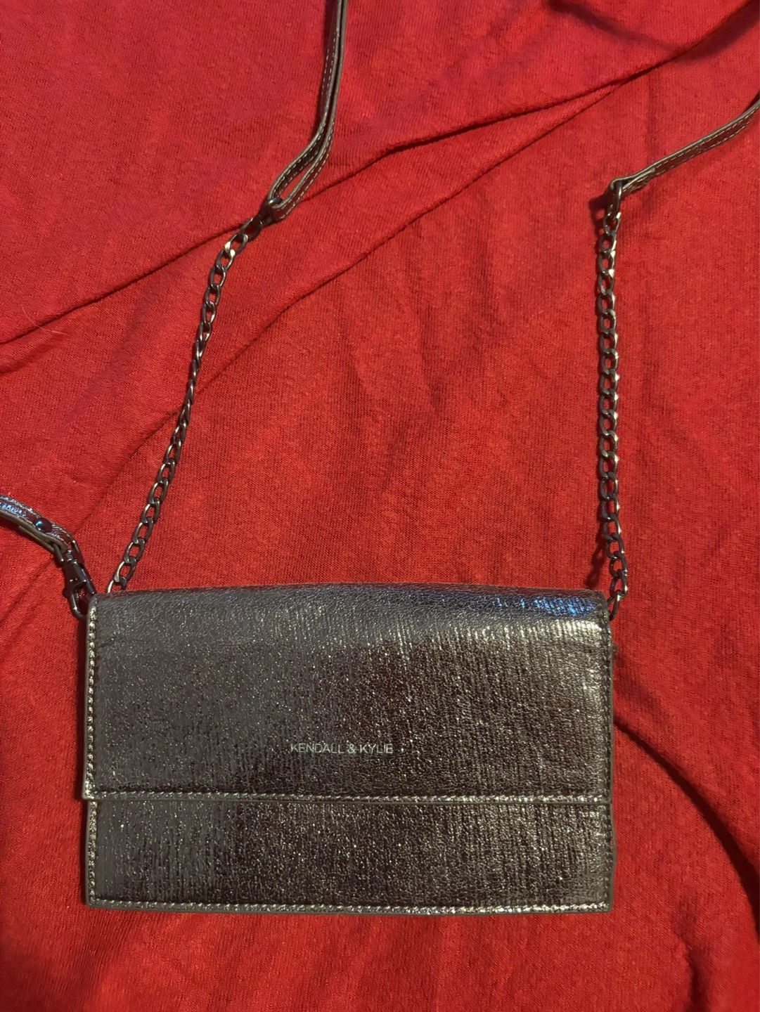 Kendall & Kylie Silver Metallic Crossbody Wallet