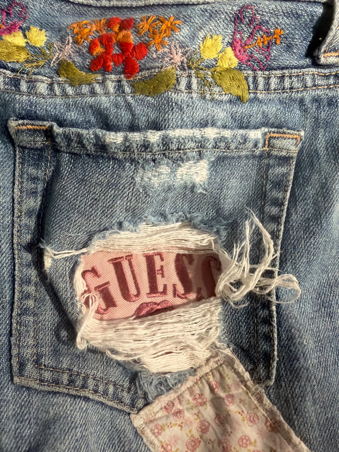 Vintage Guess Jeans Embroidered Jean Shorts Size 26 - photo 5
