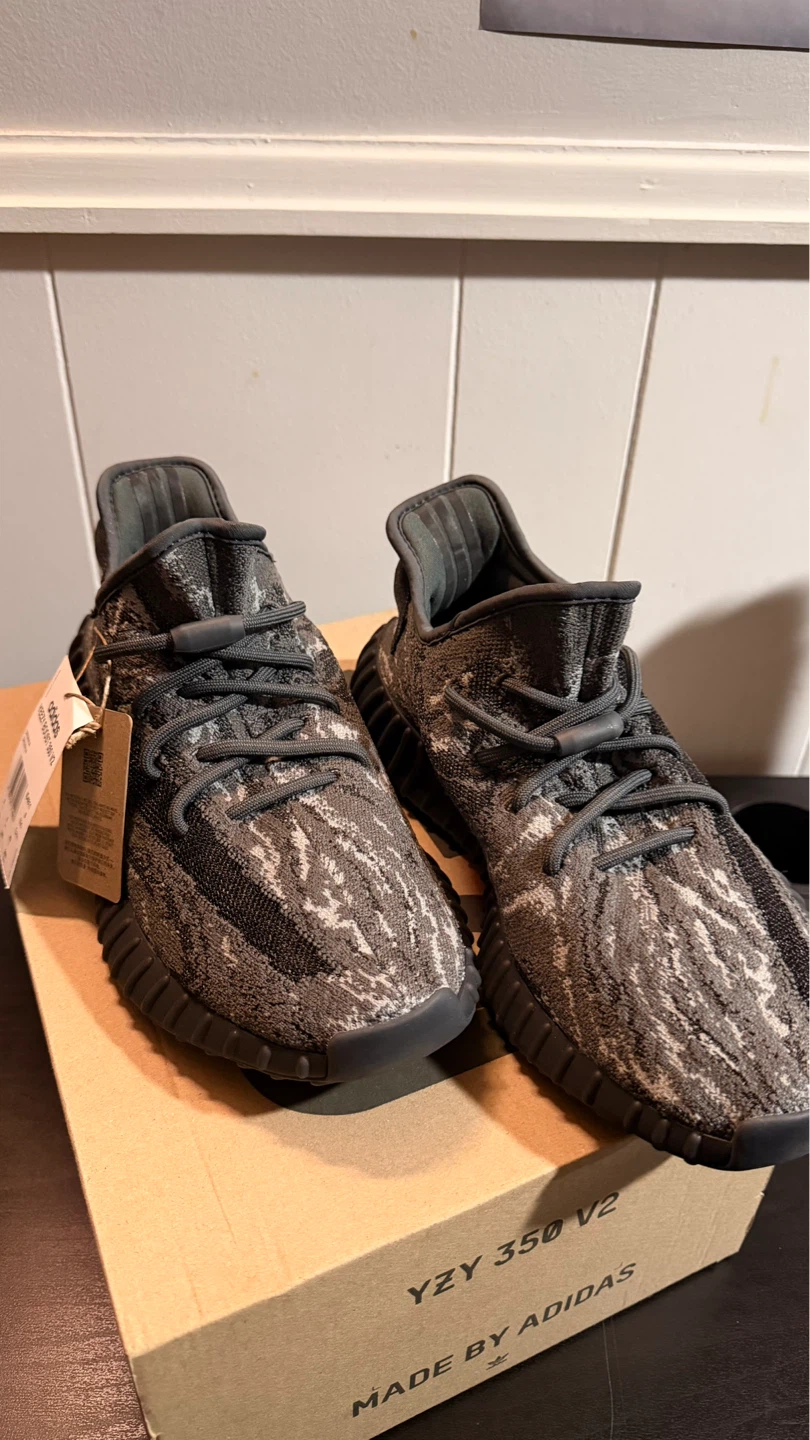 Adidas Yeezy Boost 350 V2 Dark Grey Size 8.5 - photo 2