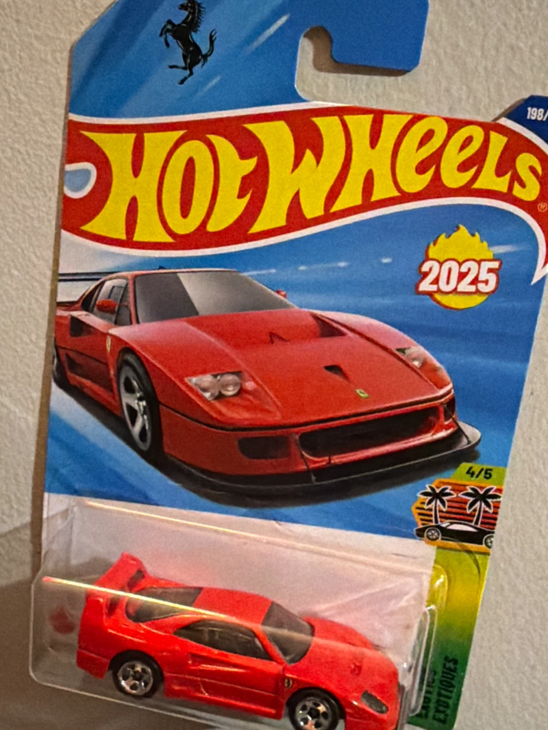 Hot Wheels Ferrari F40 Competitione Die-Cast Car - photo 2