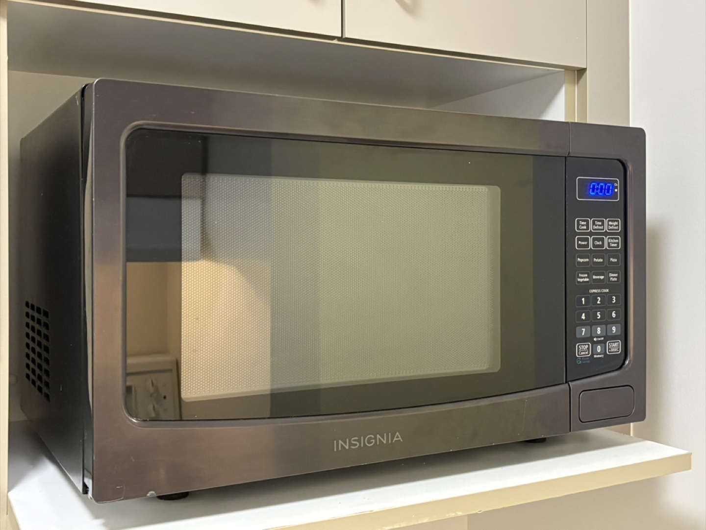 Insignia Microwave