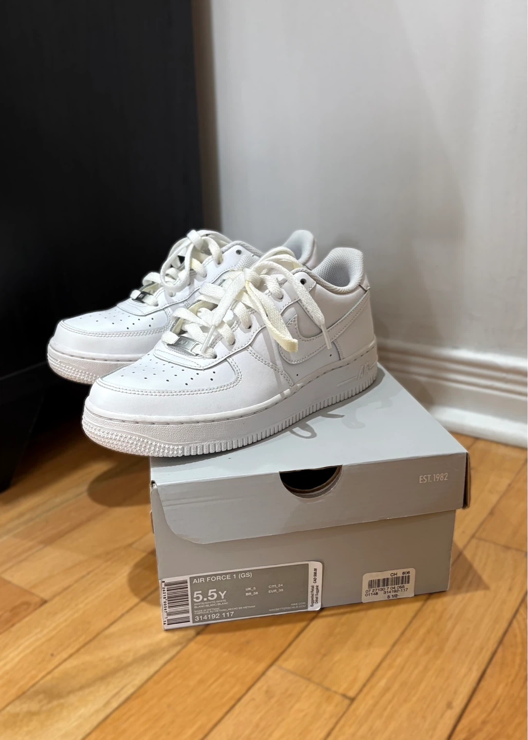 Nike Air Force 1 (GS) White Youth Size 5.5Y Sneakers - photo 2