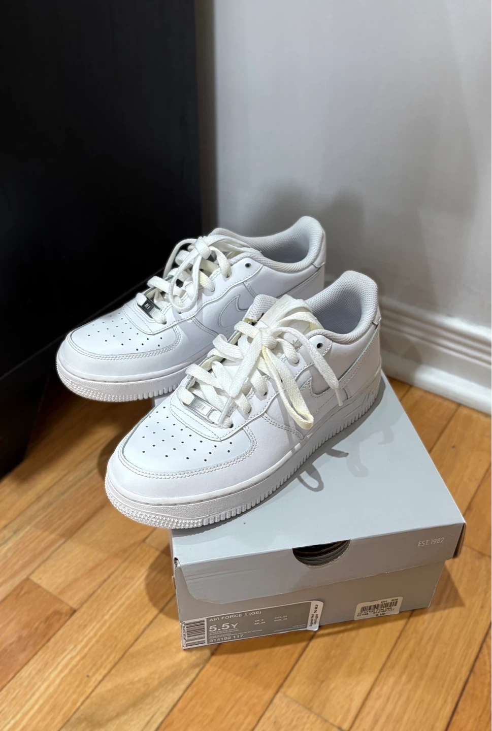 Nike Air Force 1 (GS) White Youth Size 5.5Y Sneakers