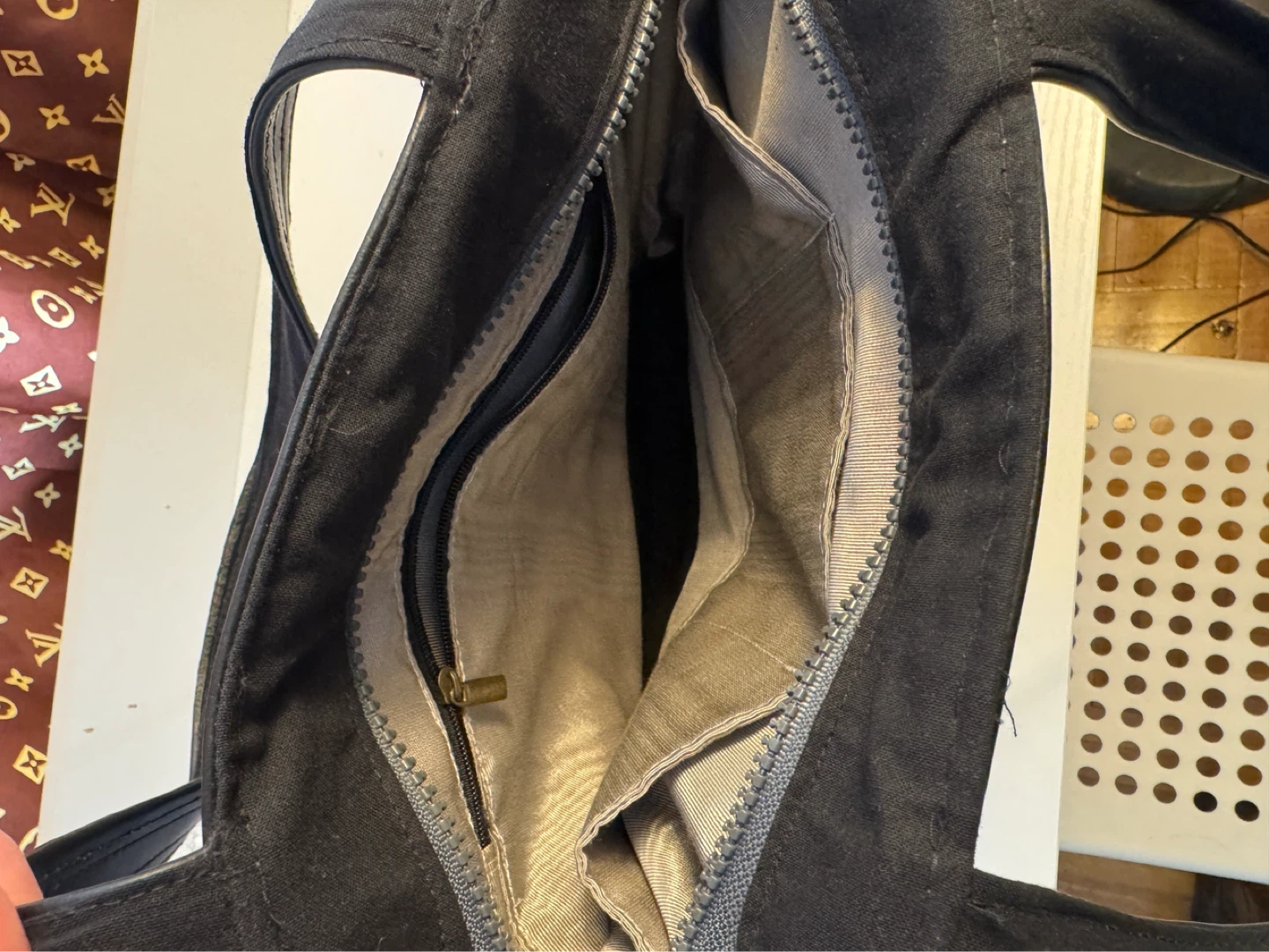 Black and White Snakeskin Tote Bag - photo 2