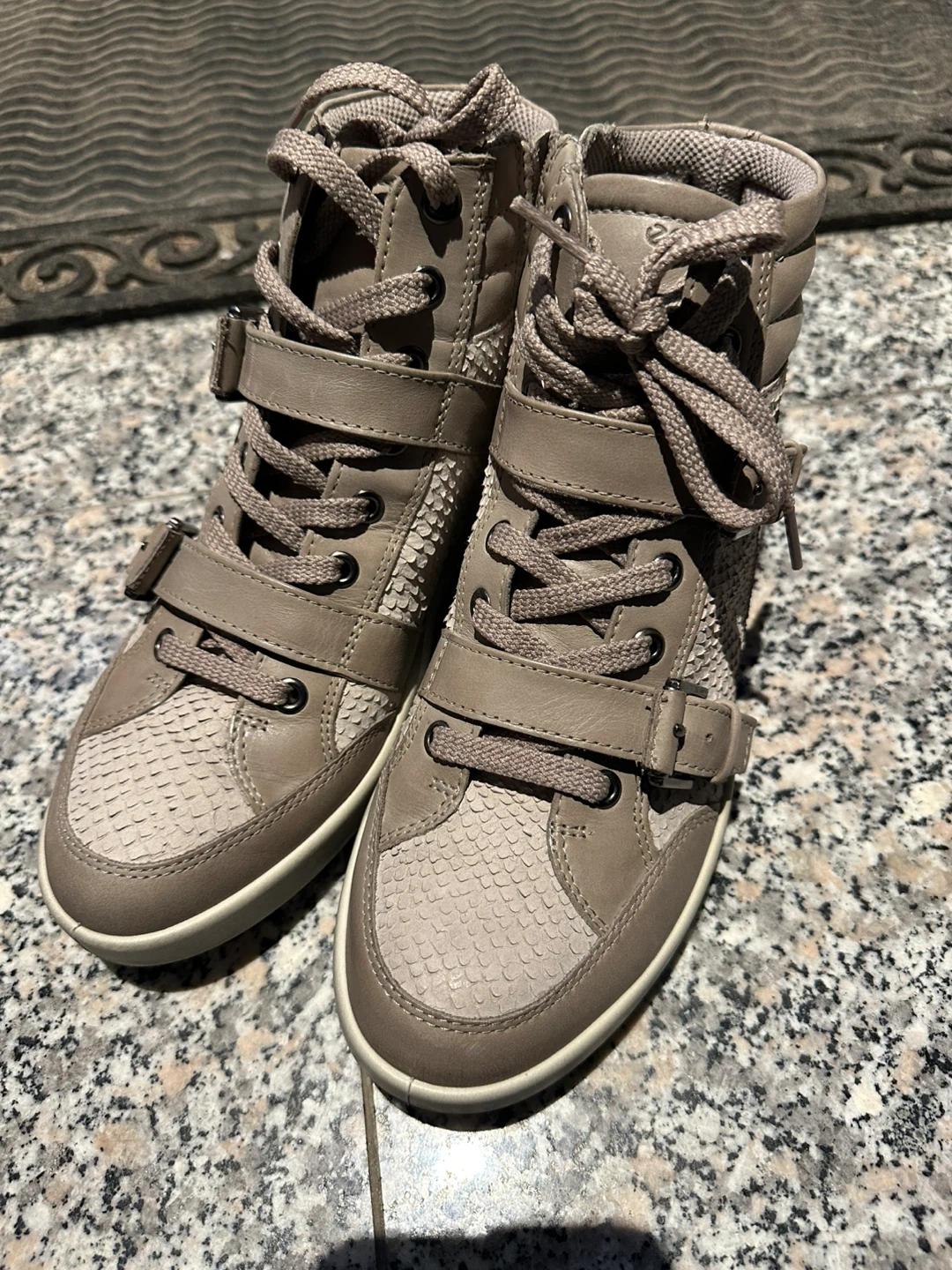 Ecco Women's High-Top Fashion Sneakers