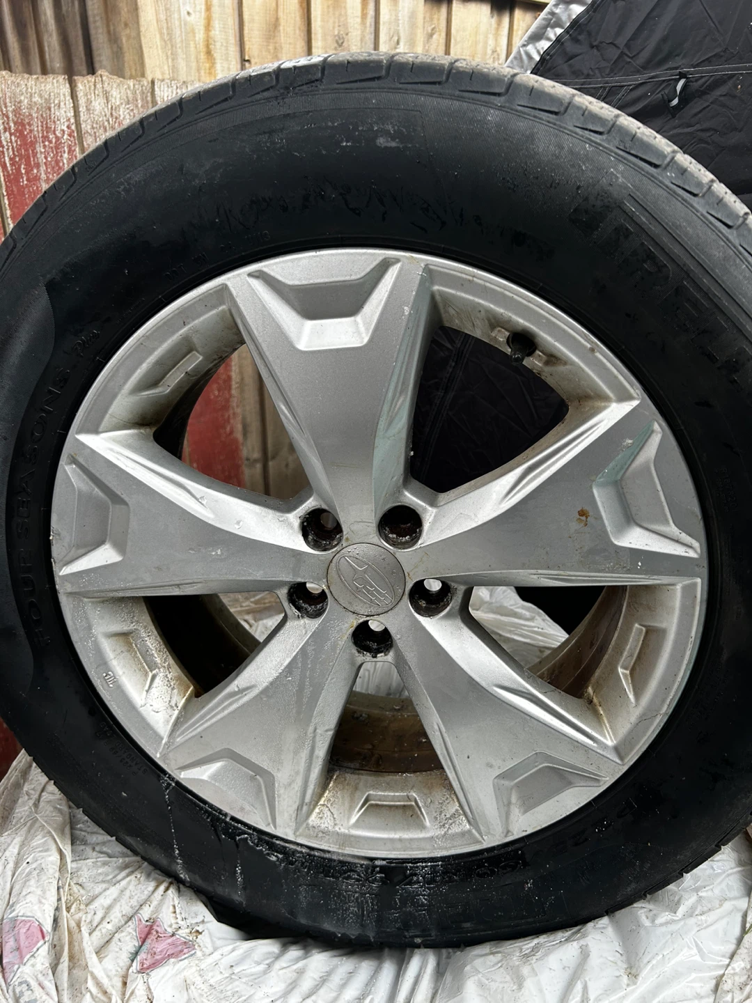 Pirelli P225/60R17 Tires with rims (Set of 4)