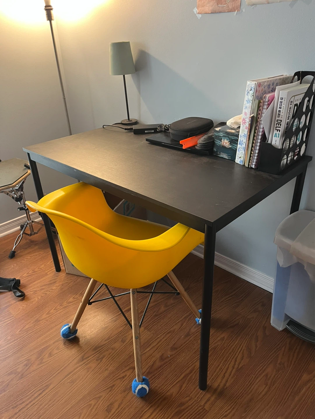 Black Desk and yellow chair table set - photo 2