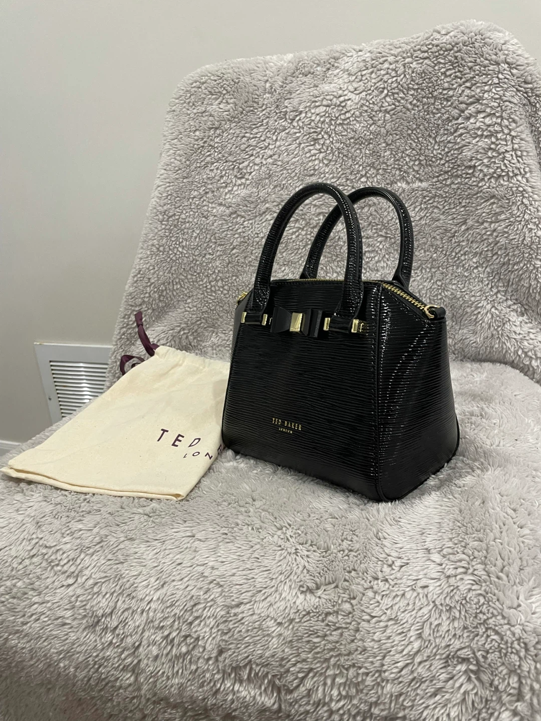 Ted Baker Black Patent Leather Bow Handbag - photo 2