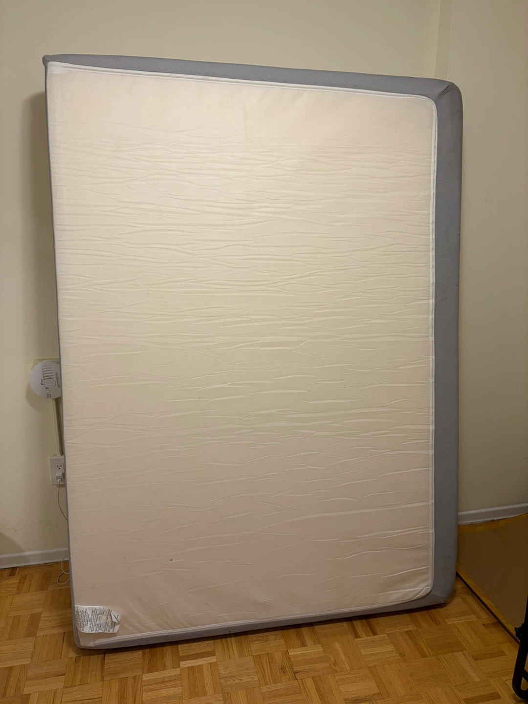 Queen Size Mattress with cover - photo 2