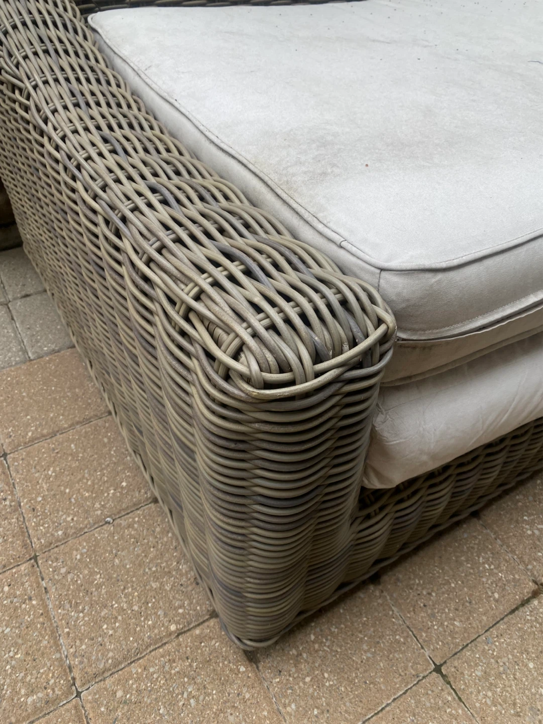 Wicker Loveseat patio - photo 3
