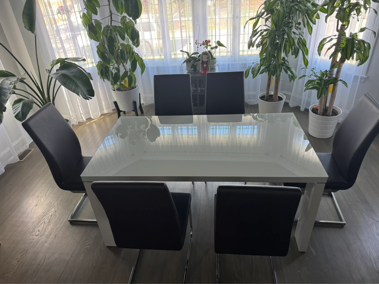 Modern Dining Table and 6 Chairs Set