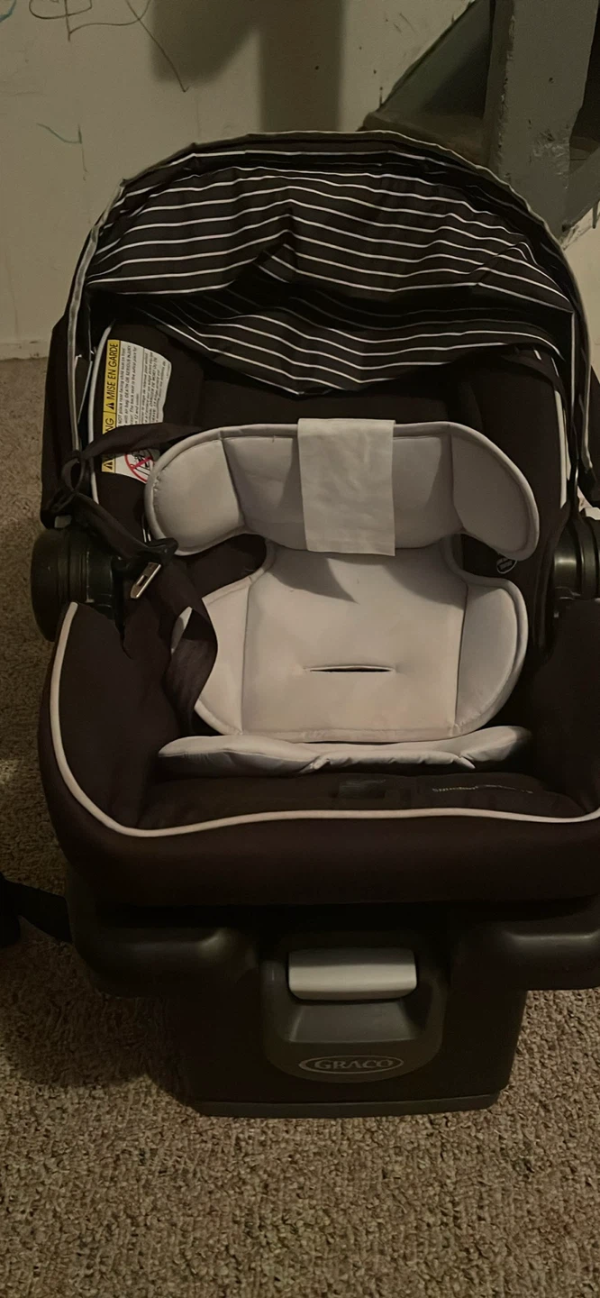 Graco Baby Infant Car Seat with Base - photo 2