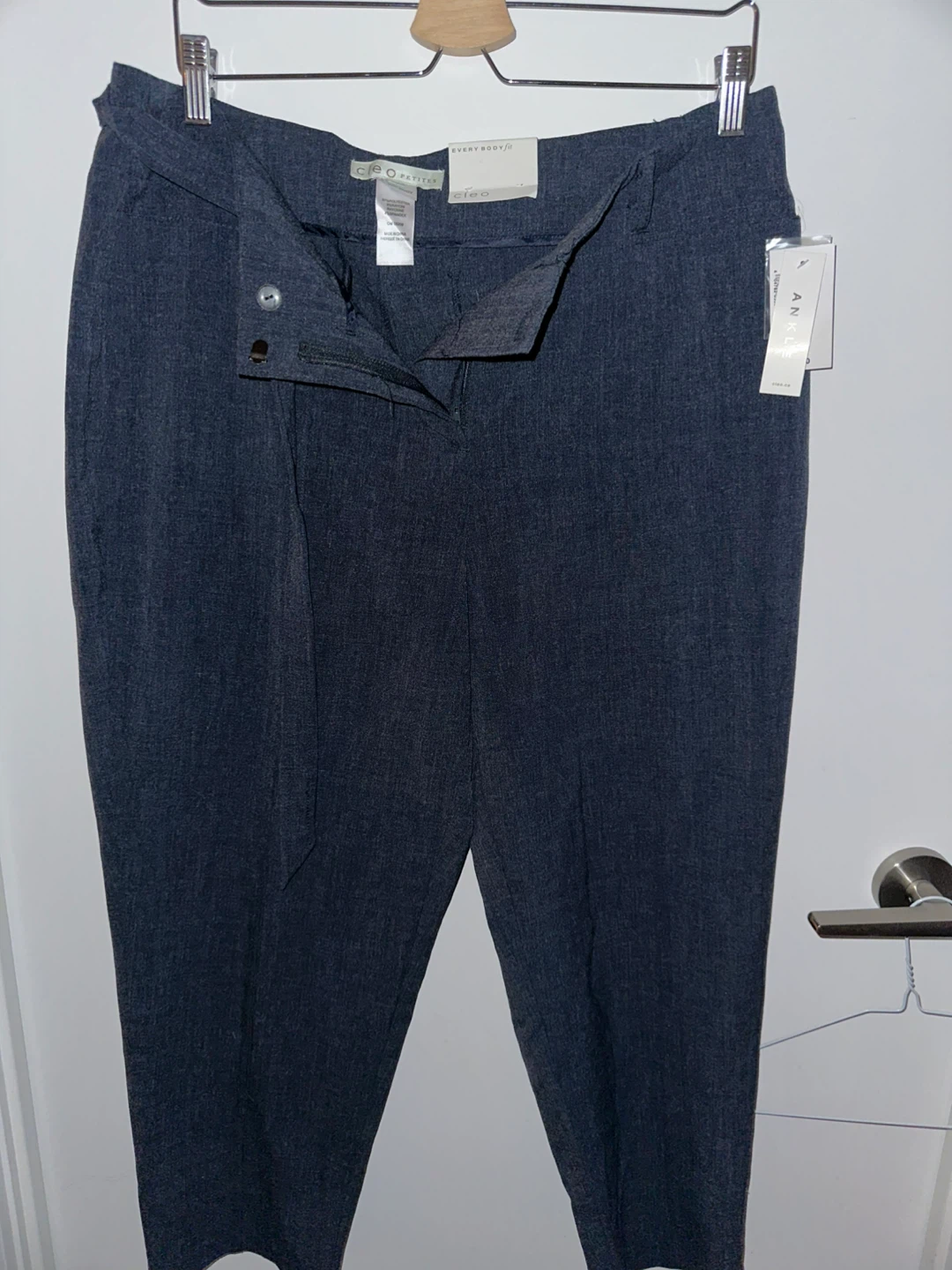 *Brand New, tags attached* Ladies Ankle pants