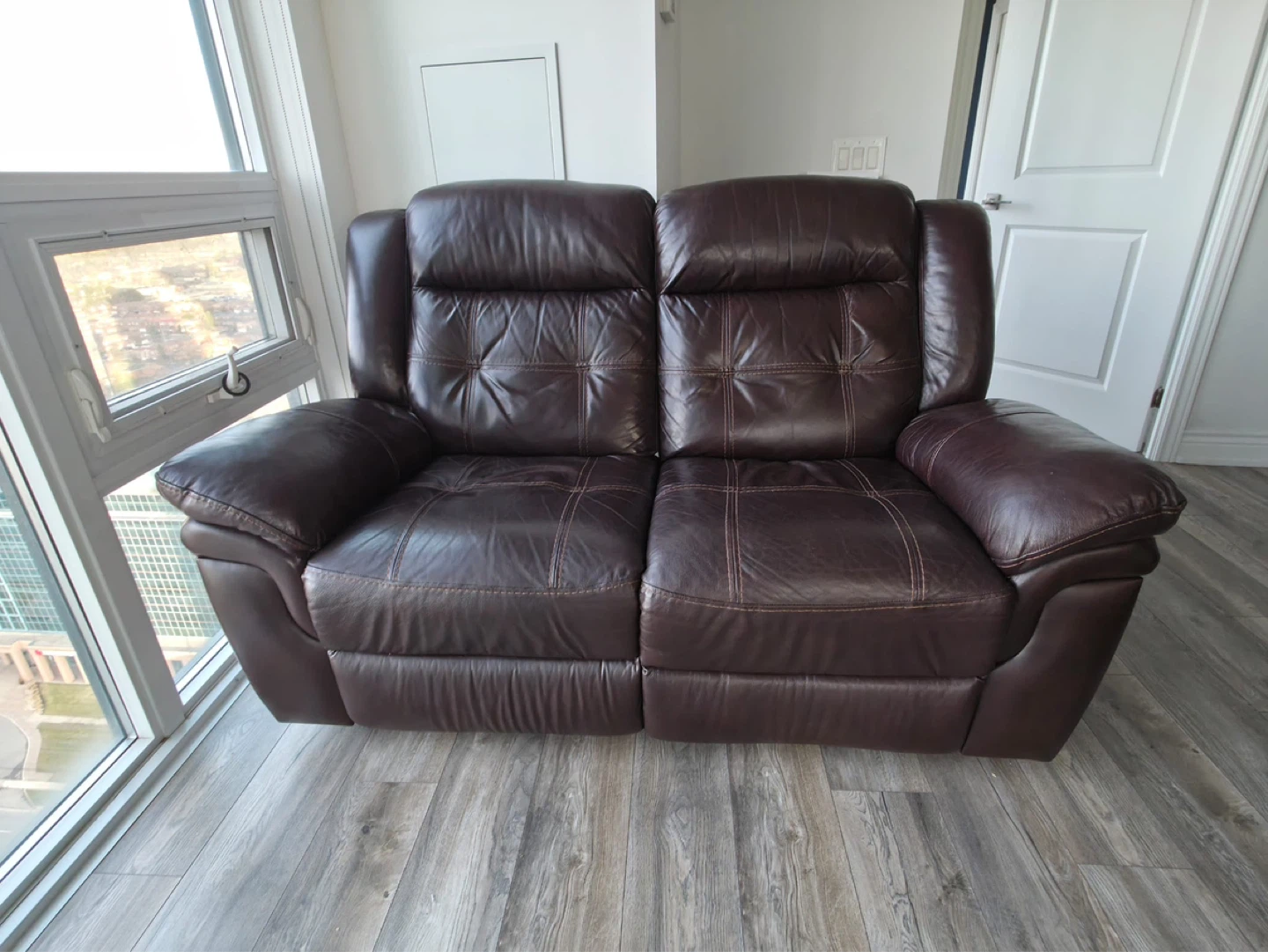 🔥 Moving Sale – Like New Furniture & TVs 🔥 - photo 5
