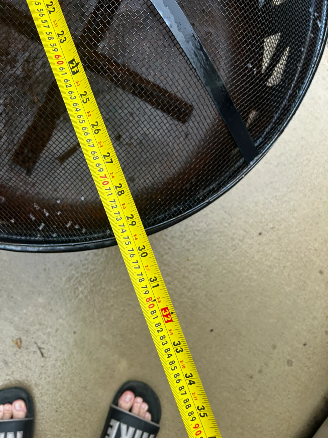 30” Round Metal Fire Pit with Mesh Spark Screen - photo 3