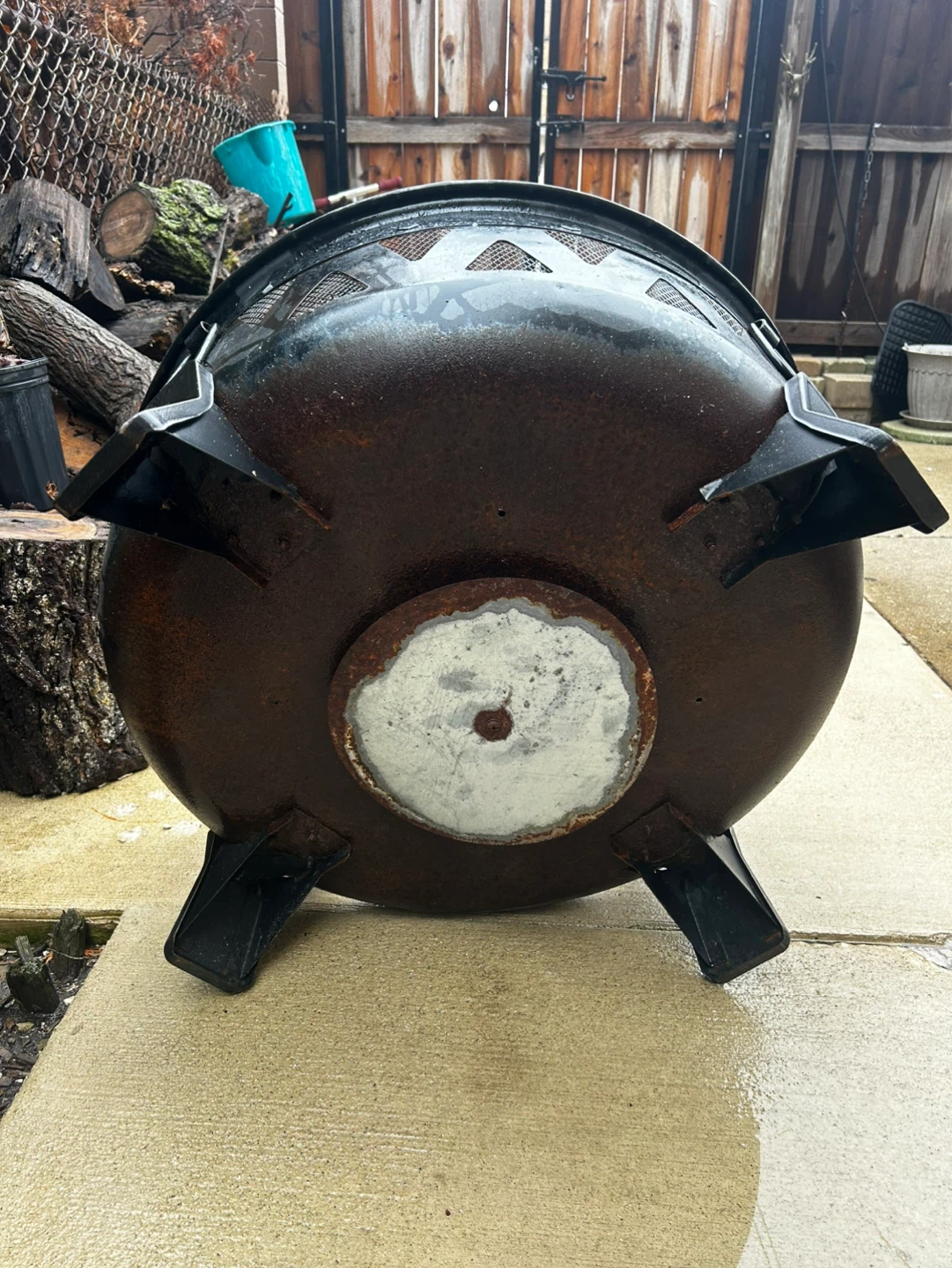 30” Round Metal Fire Pit with Mesh Spark Screen - photo 4