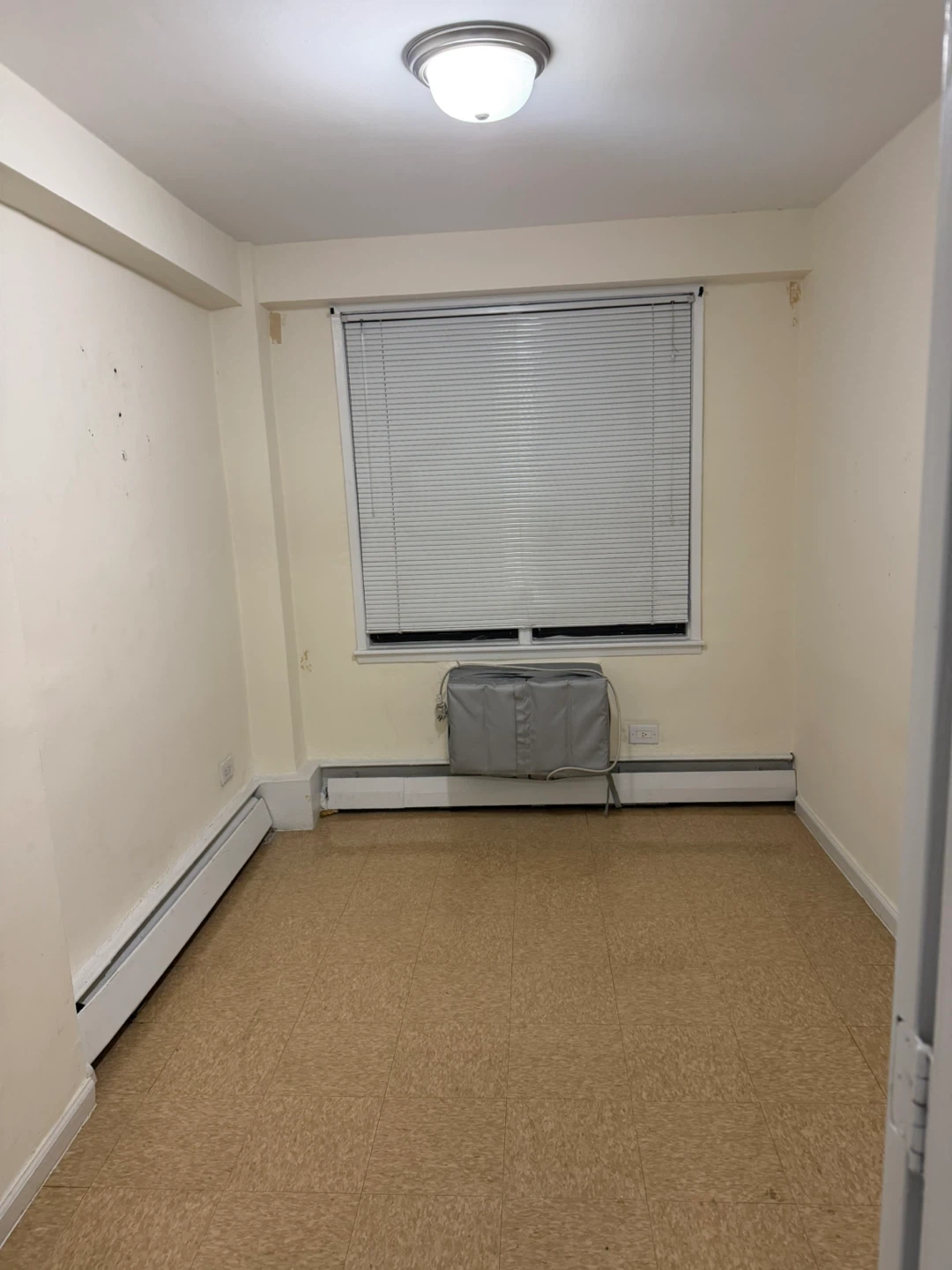 Rento un cuarto en un edificio