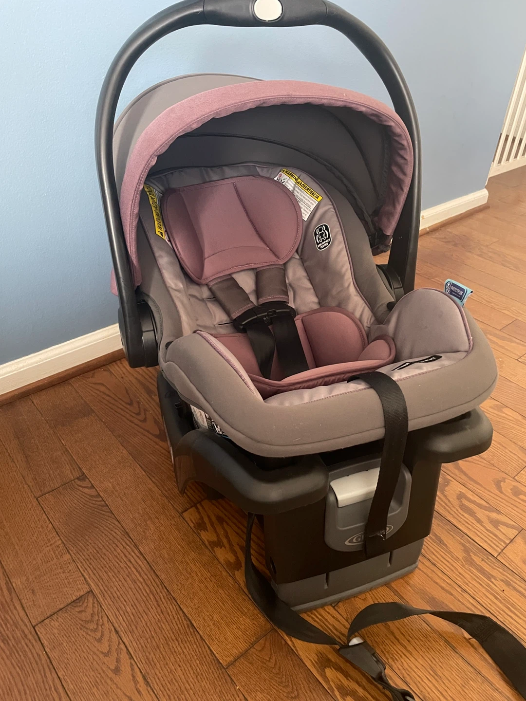 Graco SnugRide Infant Car Seat with  2 Bases - photo 3