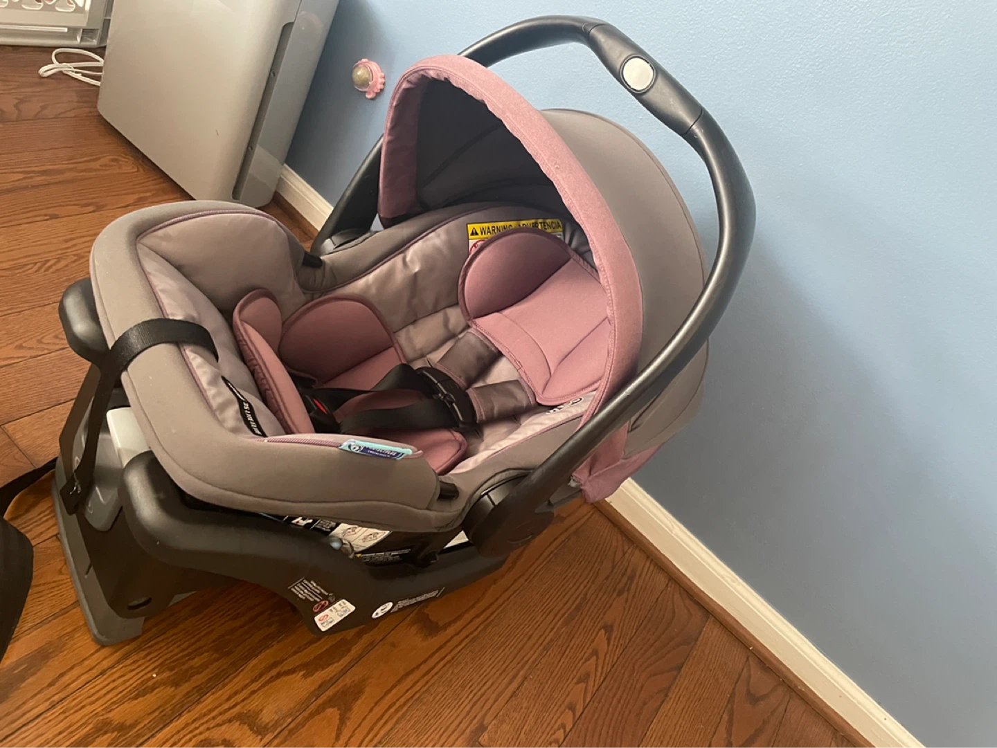 Graco SnugRide Infant Car Seat with  2 Bases - photo 2