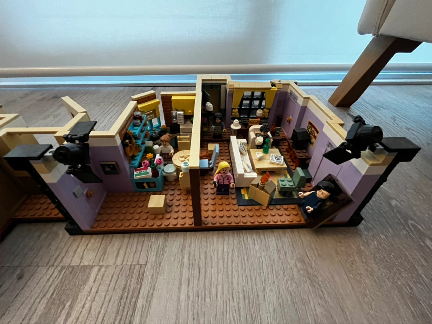Lego Friends Apartment 10292 - photo 3
