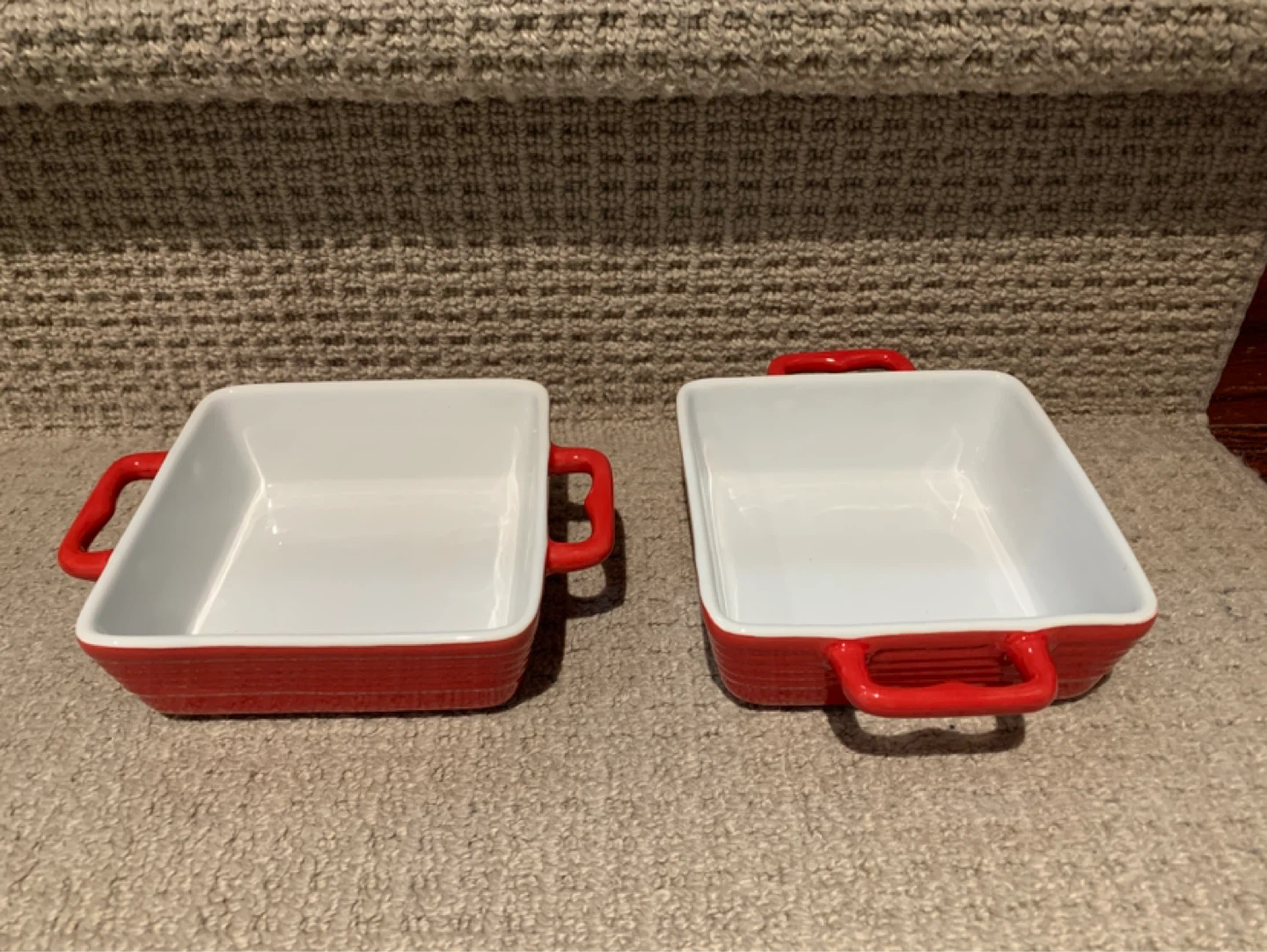 Set of 6 Red and White Ceramic plates - photo 3
