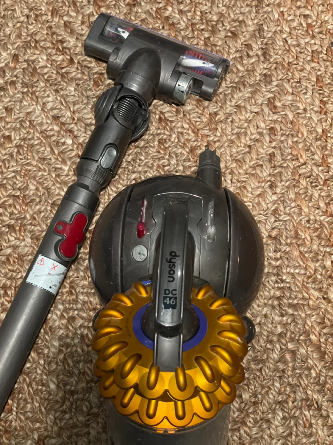 Dyson DC46 Vacuum Cleaner - photo 2