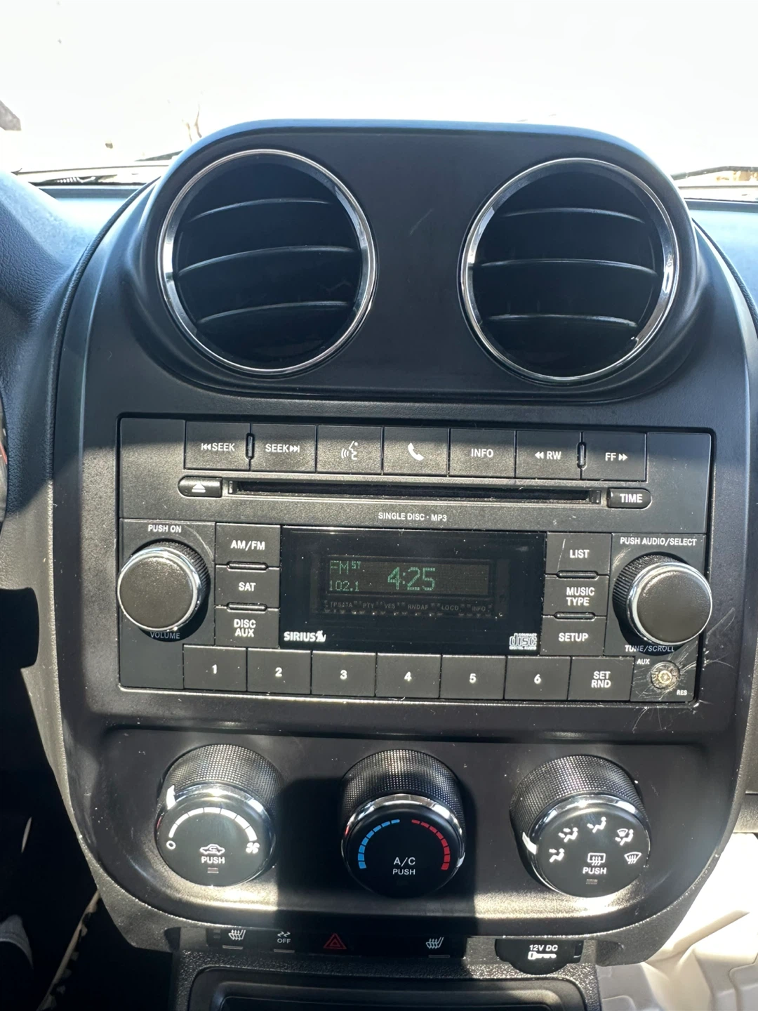 2014 Jeep Patriot Latitude 4WD 4D SUV 2.4 4cyl. - photo 5