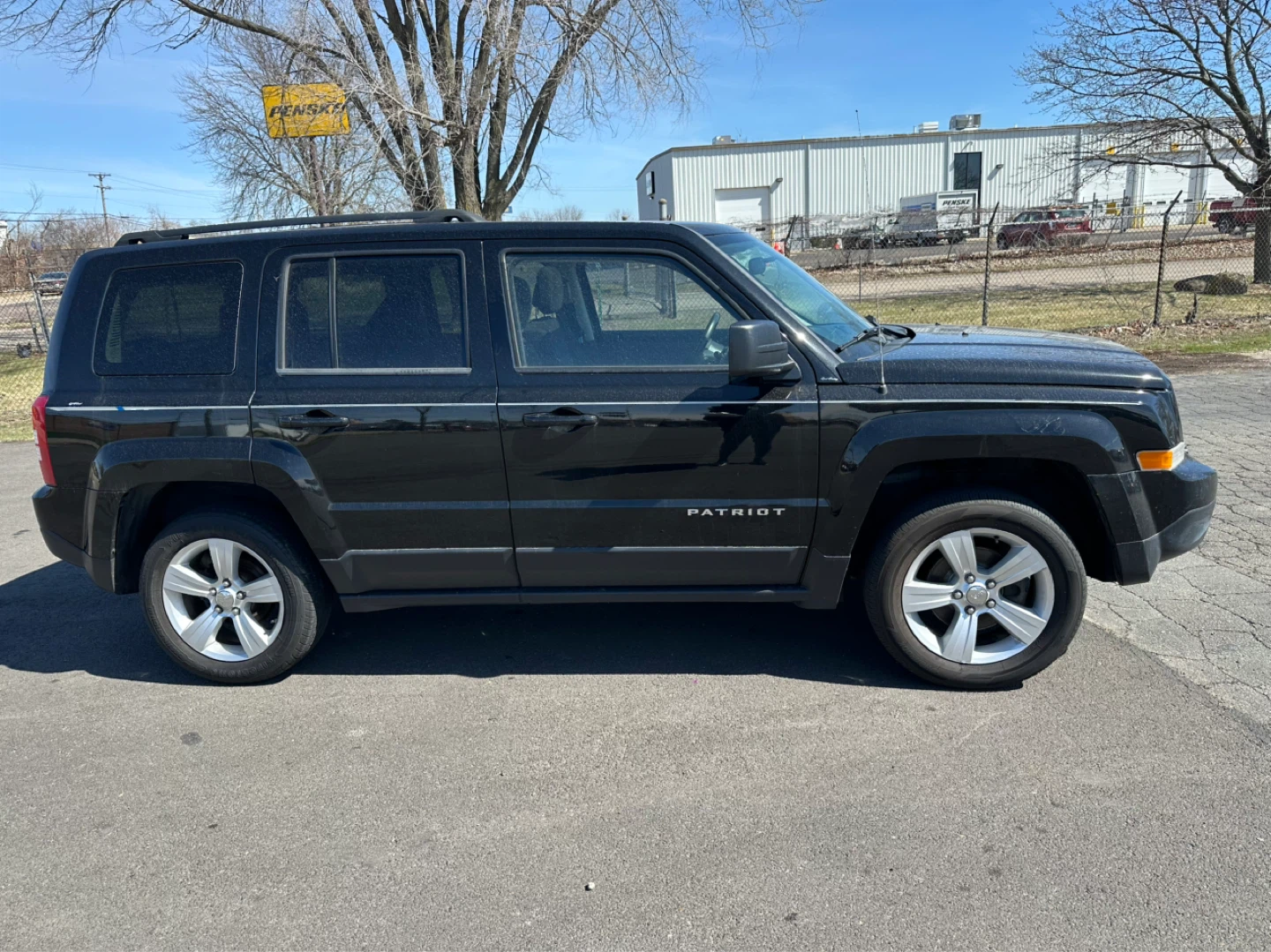 2014 Jeep Patriot Latitude 4WD 4D SUV 2.4 4cyl. - photo 2