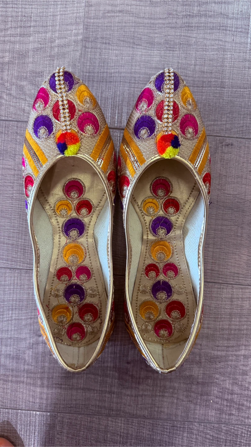 Embroidered Punjabi Jutti Shoes - photo 3