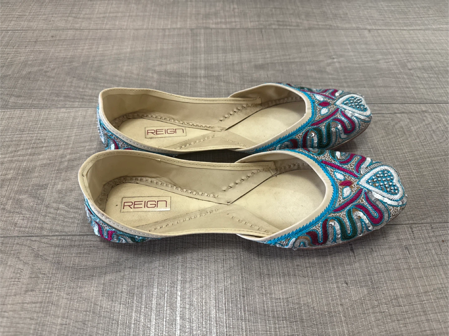 Reign Embroidered punjabi jutti - photo 2