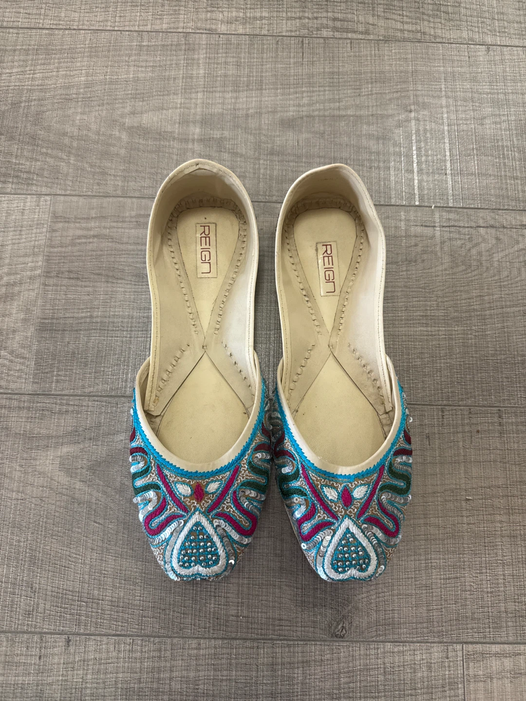 Reign Embroidered punjabi jutti
