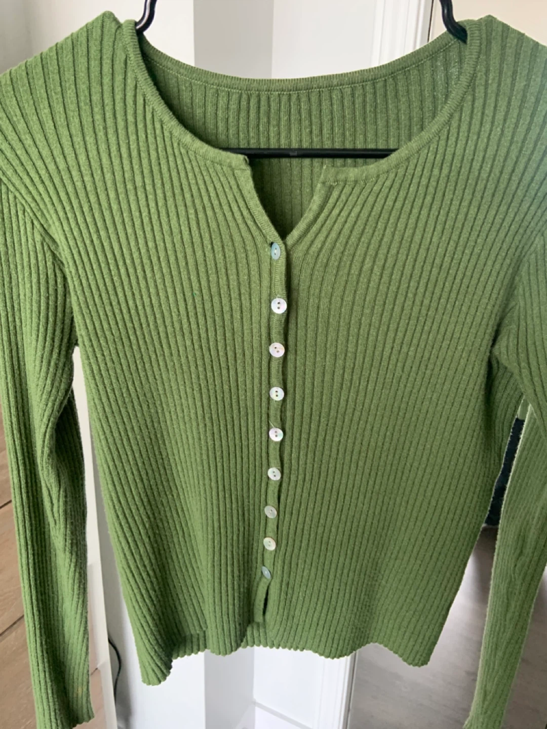 Green ribbed button-up long sleeve top - photo 5
