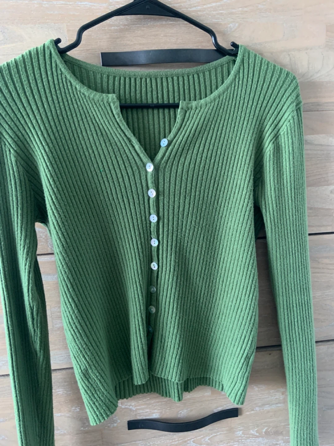 Green ribbed button-up long sleeve top - photo 3