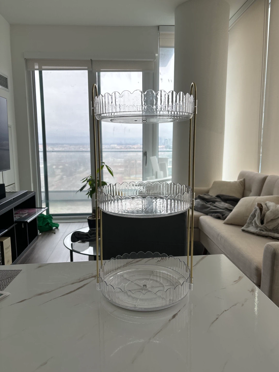 3-Tier Rotating Display Stand – Elegant & Versatil