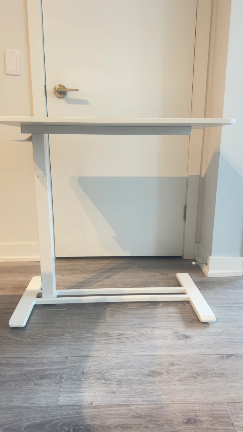 Adjustable height table on wheels white - photo 3