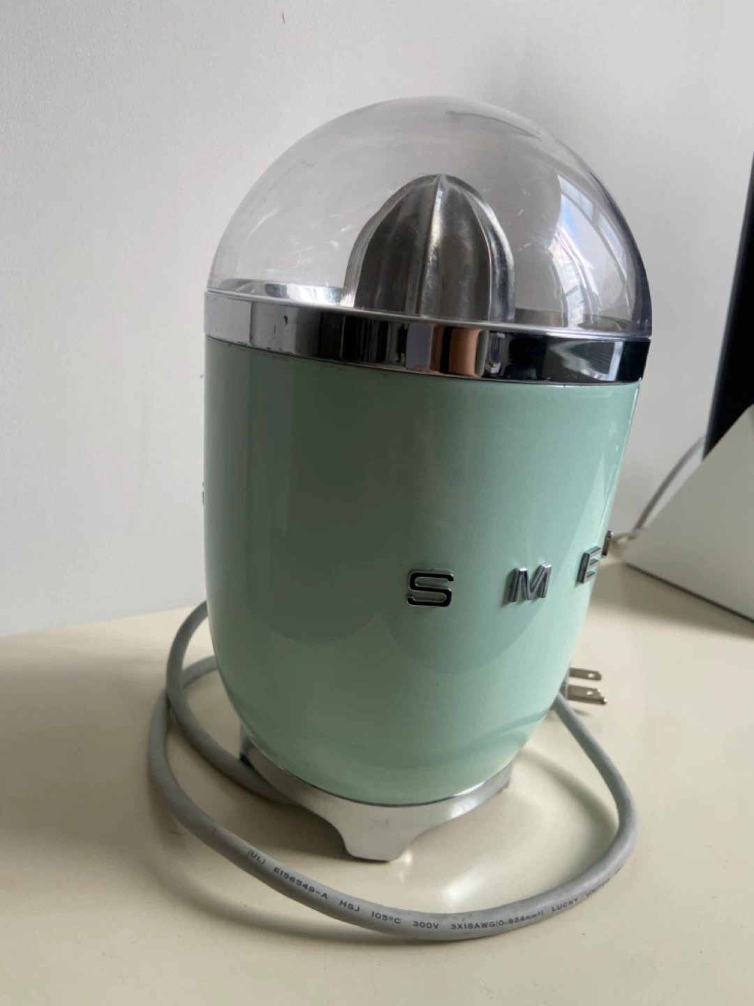 Smeg Citrus Juicer - Pastel Green - photo 3