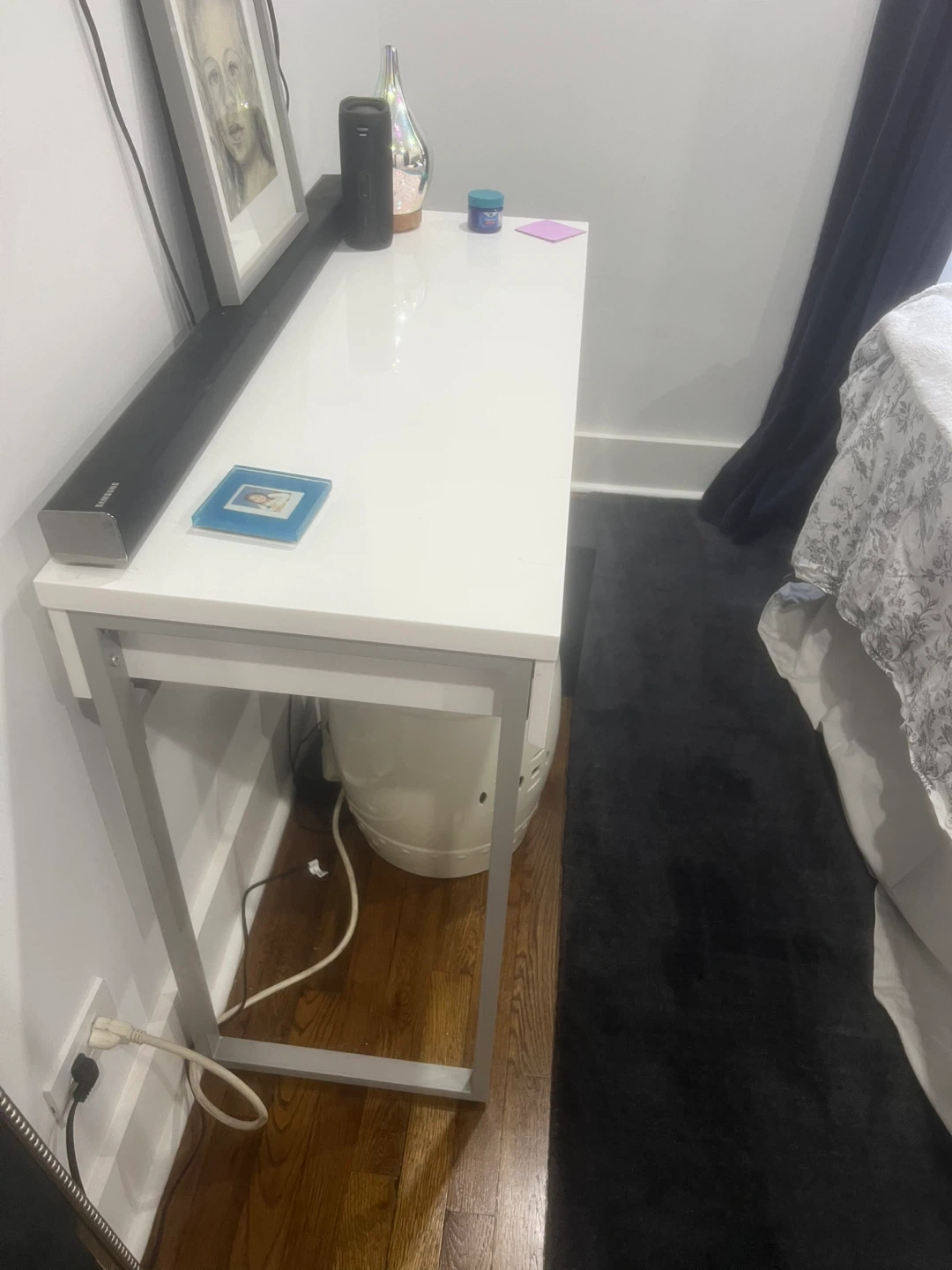 White small desk - photo 2