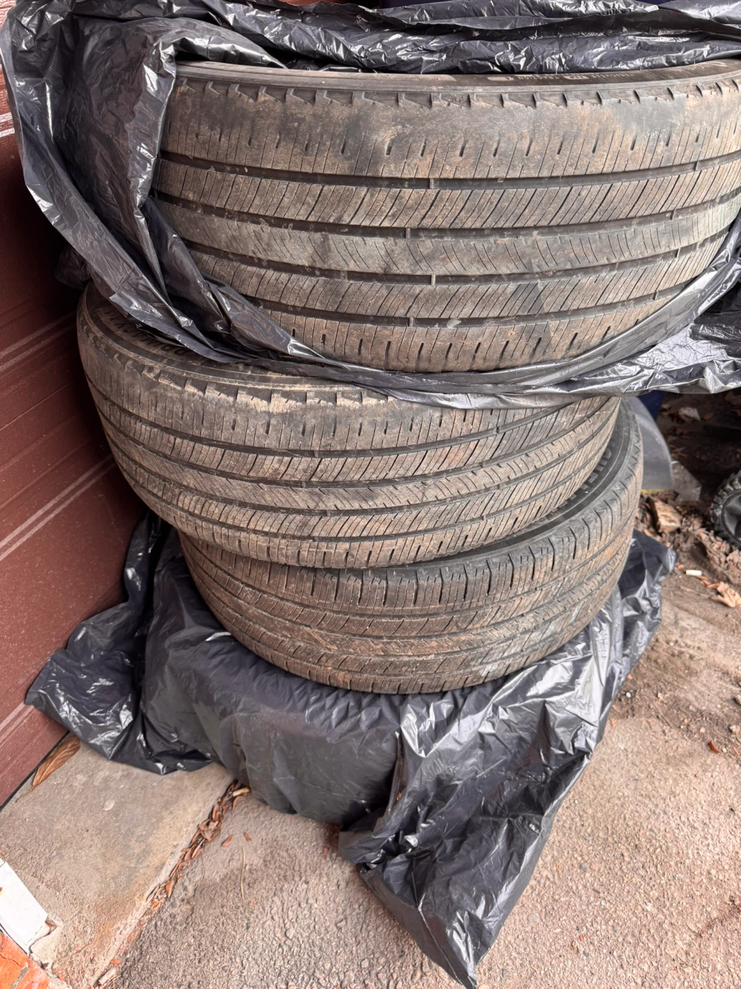 Set of 4 Tires - 235/55 R19