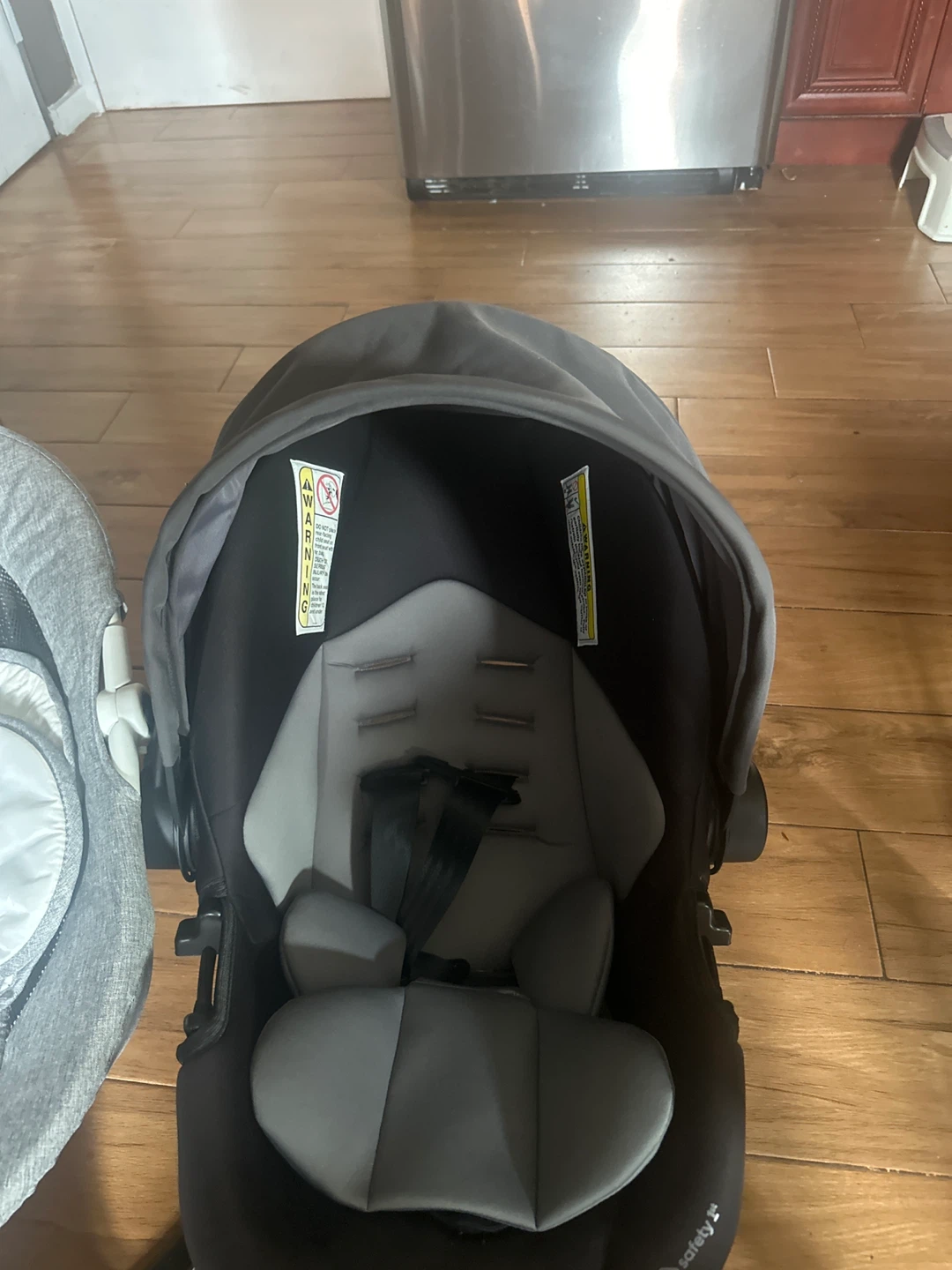 Safety 1st Infant Car Seat and Baby Bouncer - photo 3