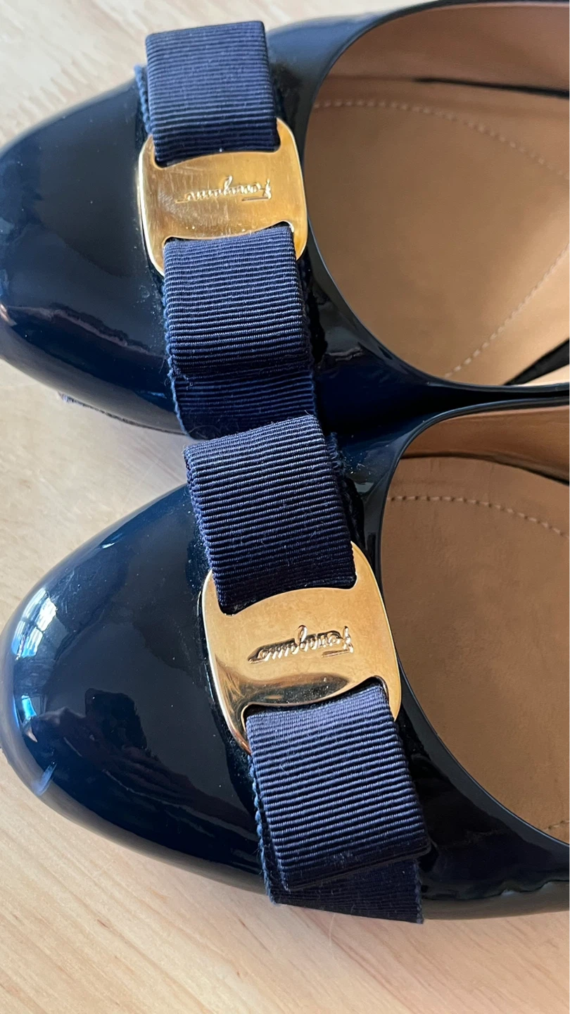 Salvatore Ferragamo Navy Patent Vara Bow Ballet Flats - photo 4