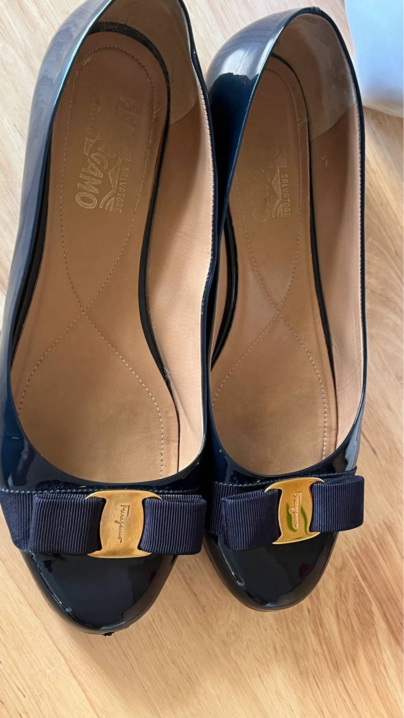 Salvatore Ferragamo Navy Patent Vara Bow Ballet Flats - photo 5