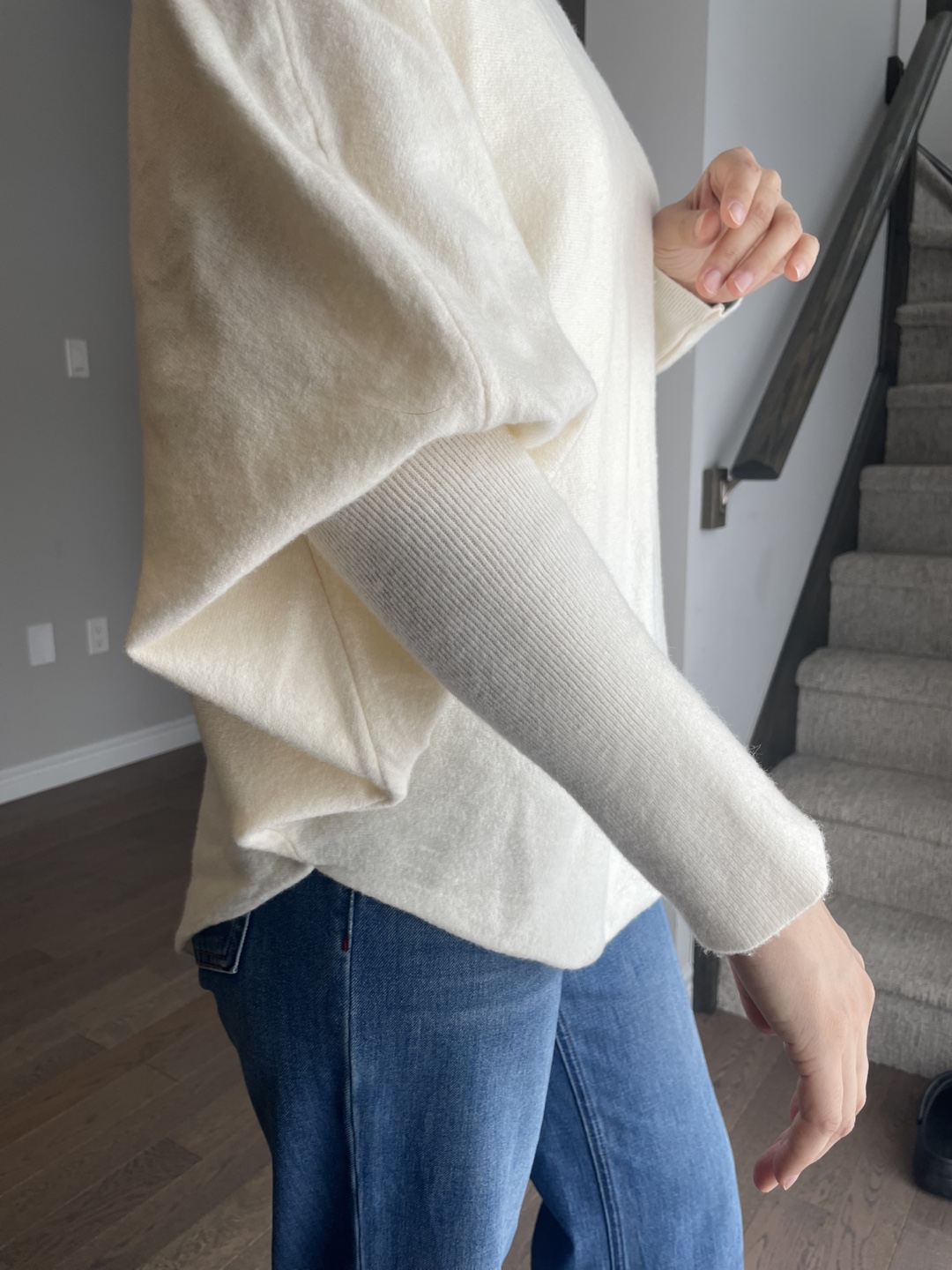 Cream Batwing Sleeve Sweater, M-L - photo 4