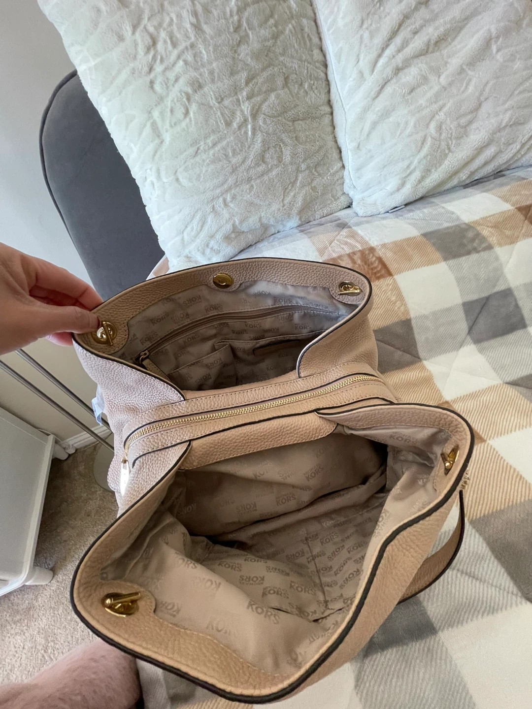Michael Kors Leather Shoulder Bag - photo 4