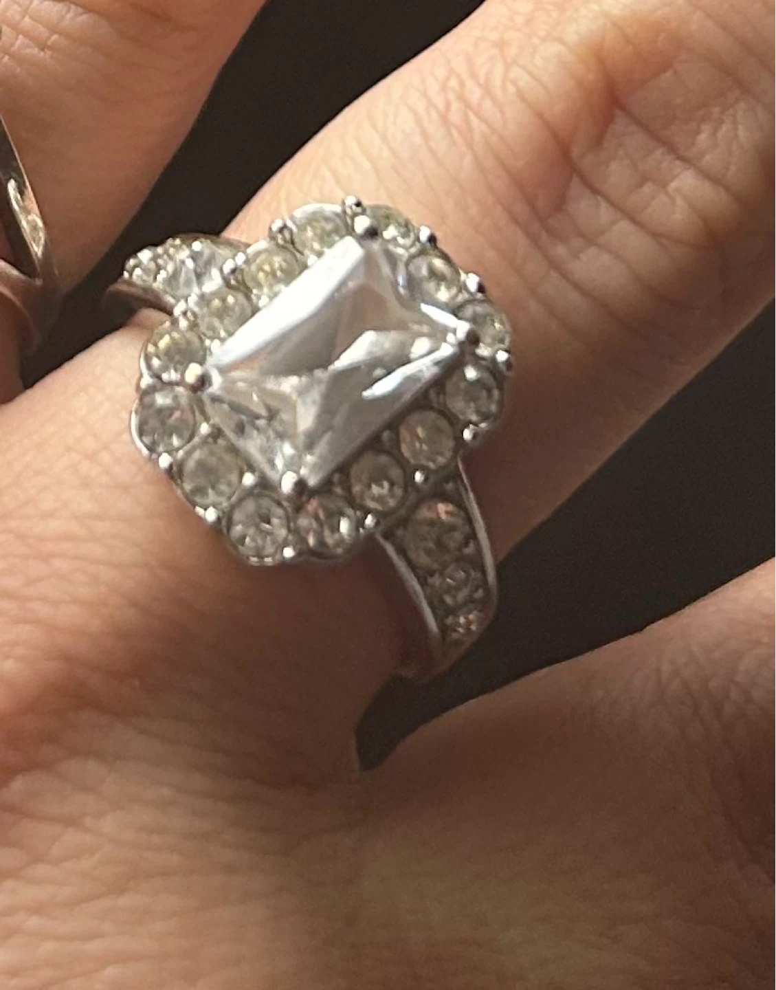 Sparkly Ring with emerald Stones ( NVC stamped ) - photo 2