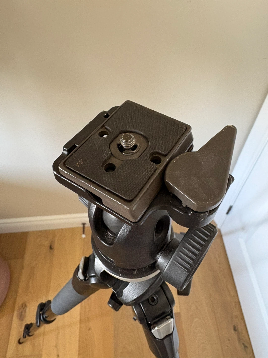Manfrotto 190XPROB Kit with 496RC2 Ball Head Tripod - photo 3