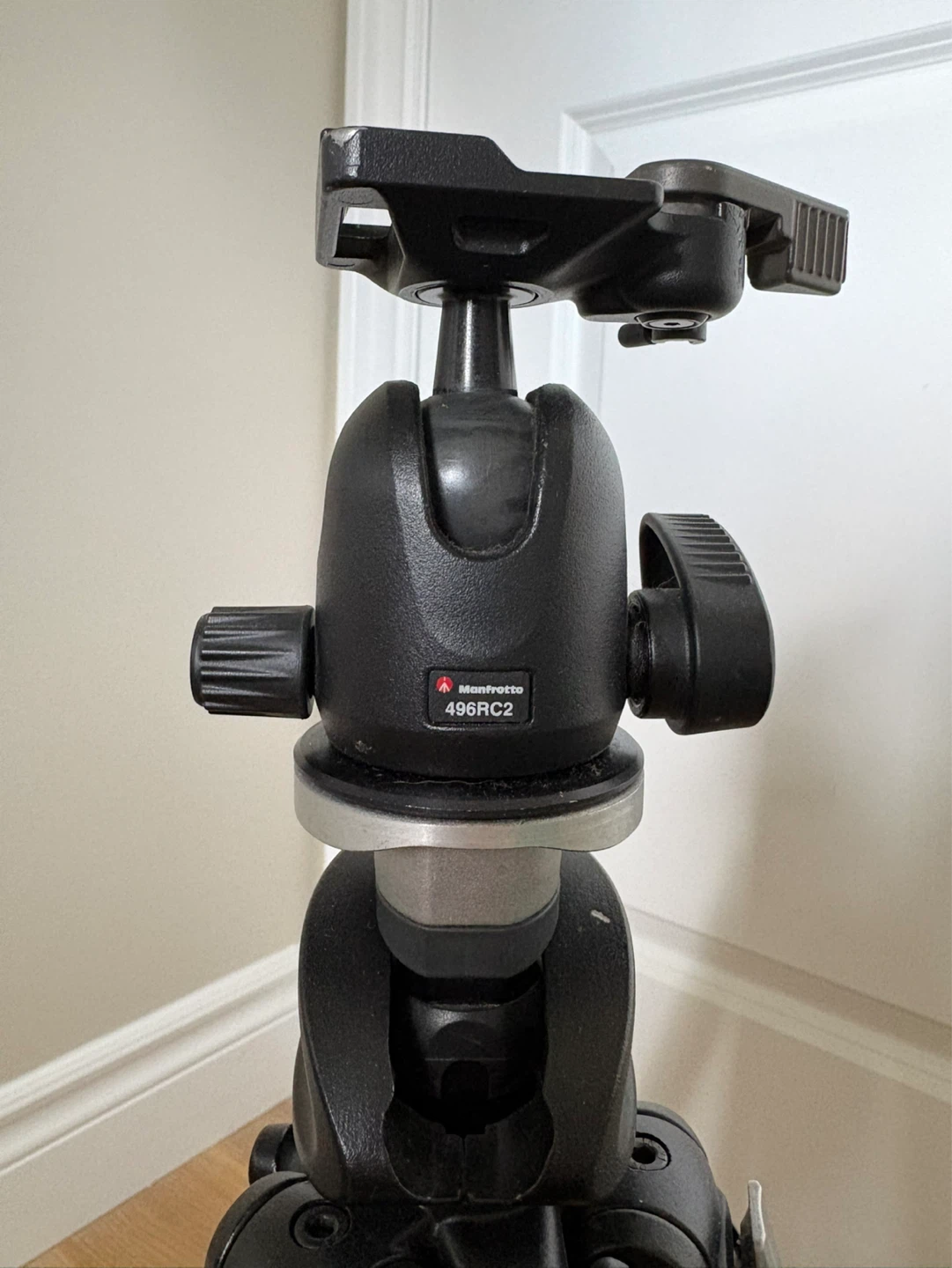 Manfrotto 190XPROB Kit with 496RC2 Ball Head Tripod - photo 2