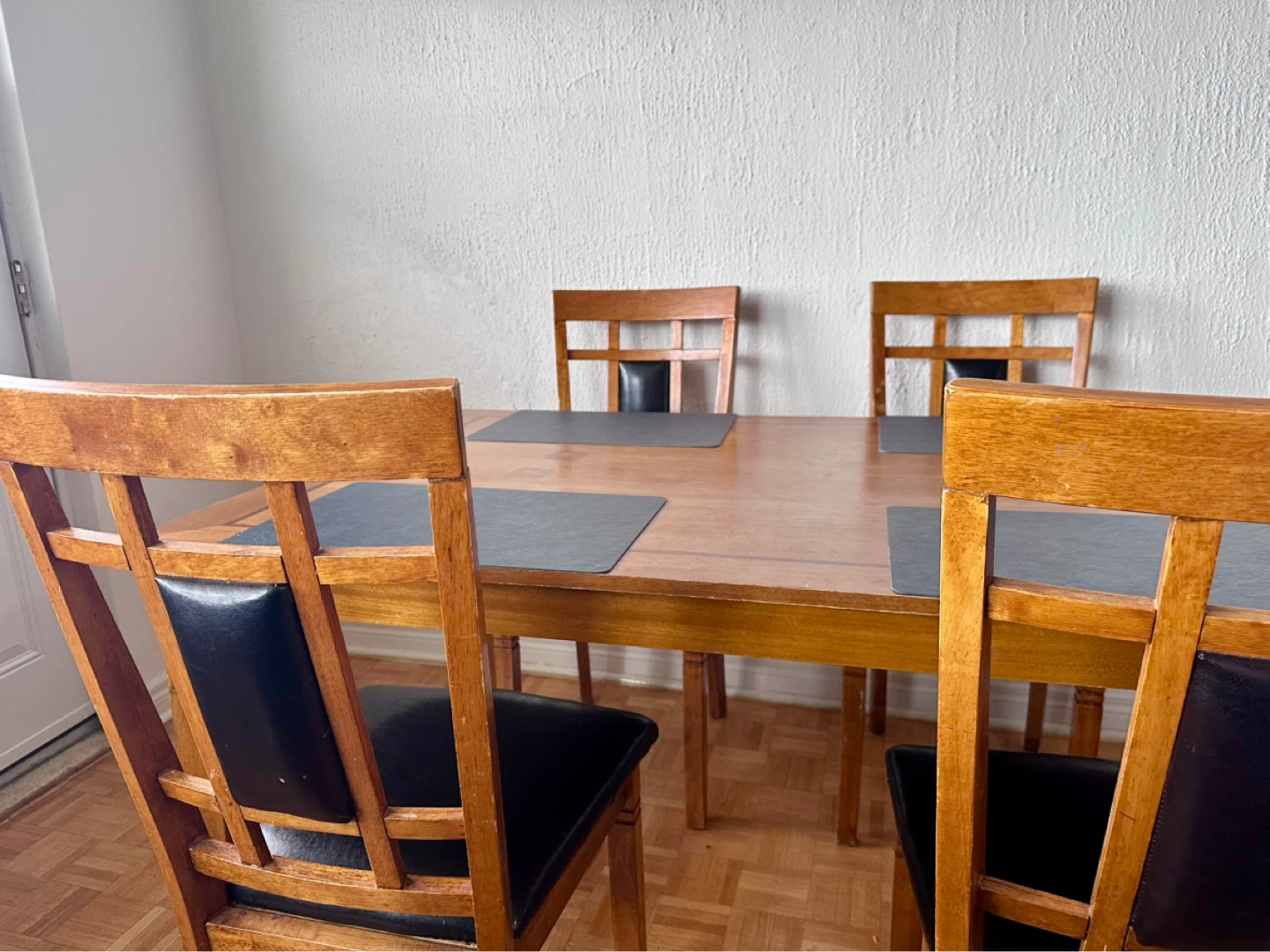 Wooden dining table with four chairs. - photo 2