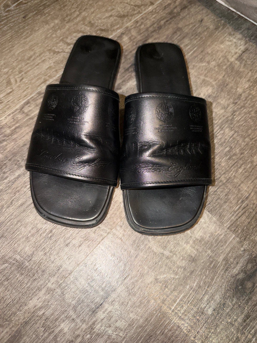 Free and Authentic Burberry sandals - photo 2